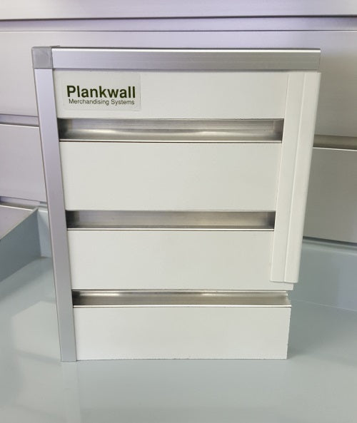 Detail showing Plankwall EP18CAP Aluminium 18mm Panel Capping on a cross section of white slatwall