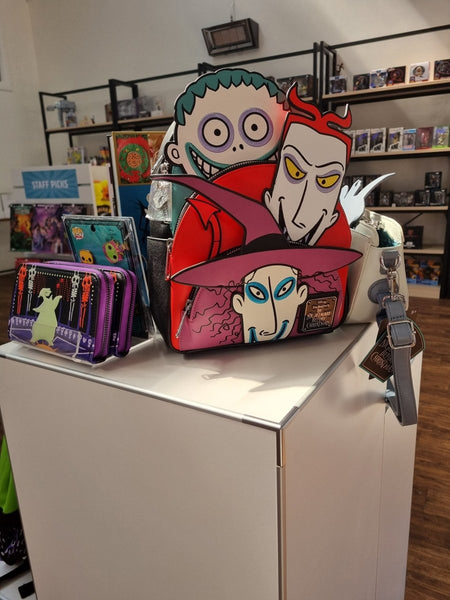 gift items feature on Plankwall retail display cubes 