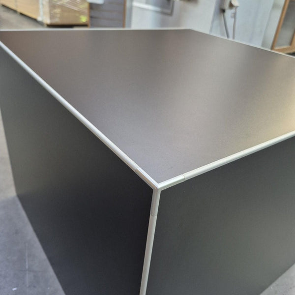 detail Stickman  MC 3 Way Corners  used in a custom built plinth cube with Stickman corner join 