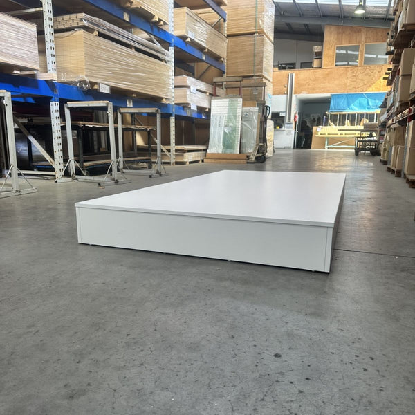 Custom white melamine retail plinth with edge tape for tailored display solutions